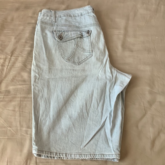 Cato women shorts/bermuda , size 18 - Picture 2 of 5